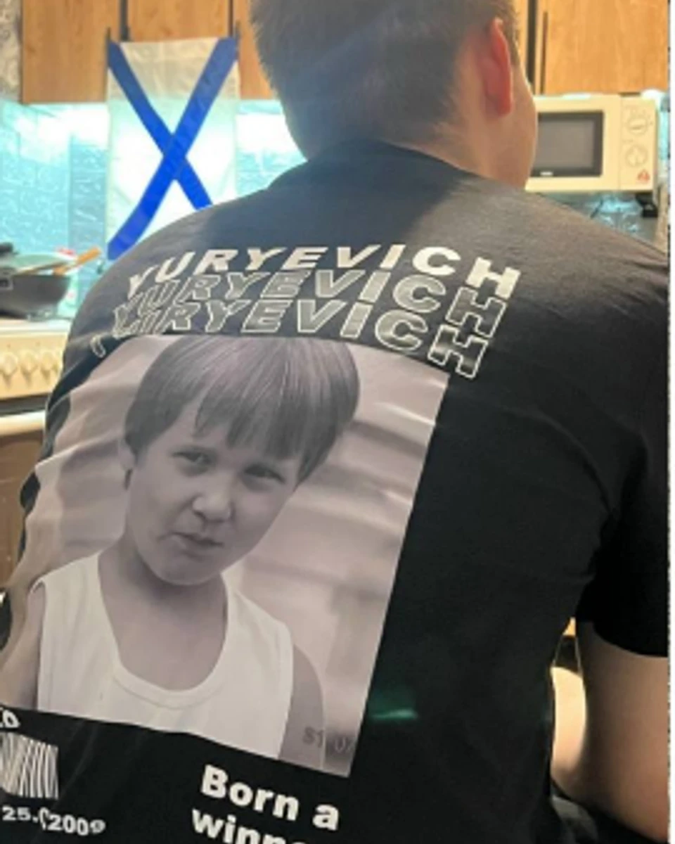 Готовая чёрная футболка PRINTILLA с большим фотопринтом